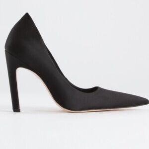 Good American Closed Toe Satin High Heel Pump Classic Office Party NEW 5.5